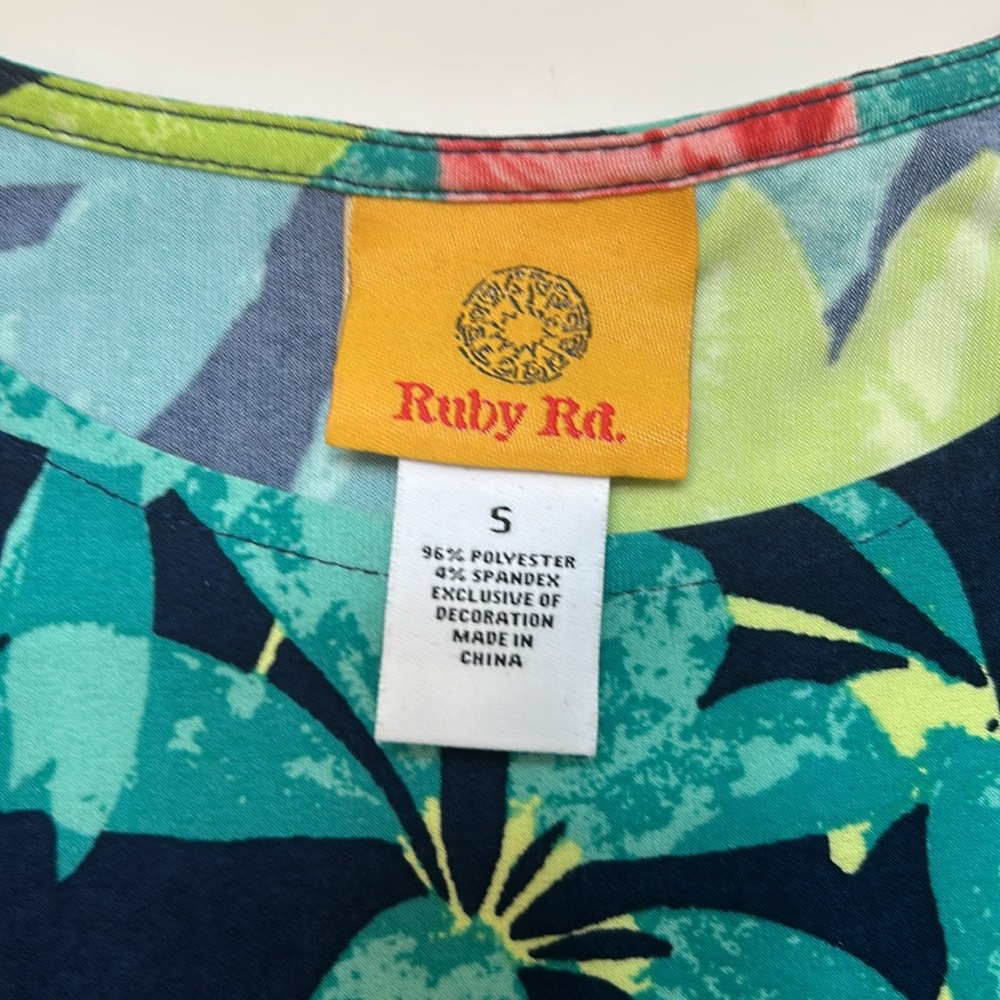 Ruby Rd. Tropical Print Top - Picture 4 of 5